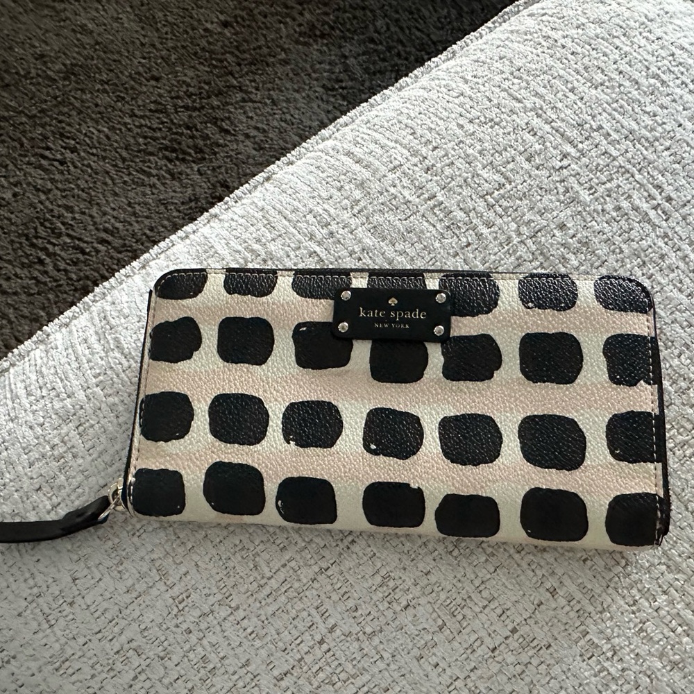 Kate Spade Black and Cream Checkered Wallet